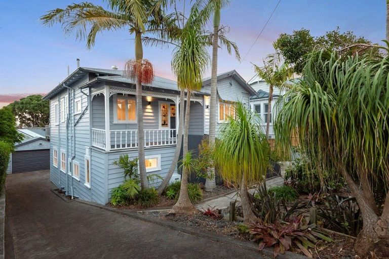 Photo of property in 12 Domain Street, Devonport, Auckland, 0624