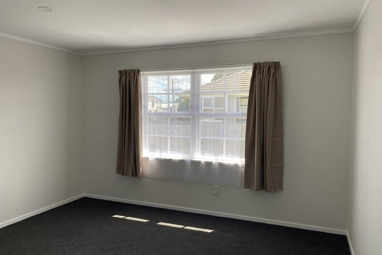 Photo of property in 12 Edwards Avenue, Henderson, Auckland, 0610