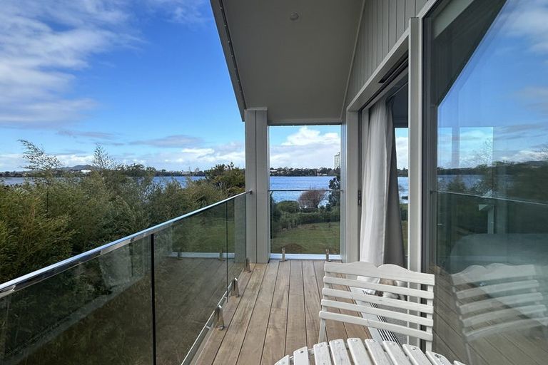 Photo of property in 18 Macbeth Court, Milford, Auckland, 0620