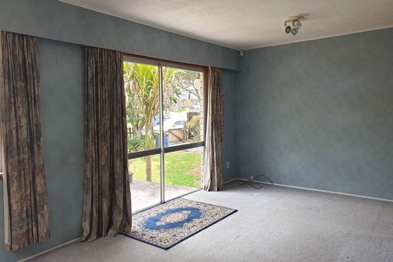 Photo of property in 5 St Catherine Crescent, West Harbour, Auckland, 0618