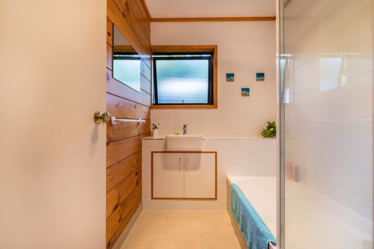 Photo of property in 143 Woodlands Park Road, Titirangi, Auckland, 0604