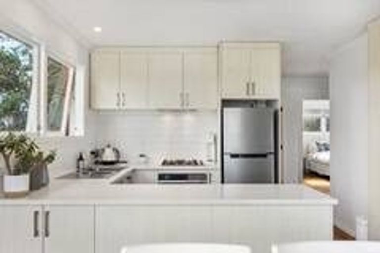 Photo of property in 3/4 Beach Road, Castor Bay, Auckland, 0620