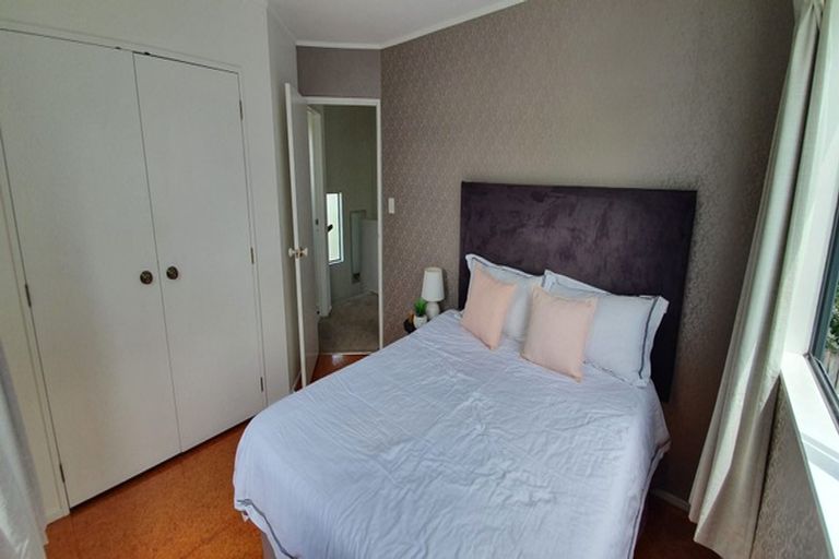 Photo of property in 2/22 Lambrown Drive, Totara Vale, Auckland, 0629