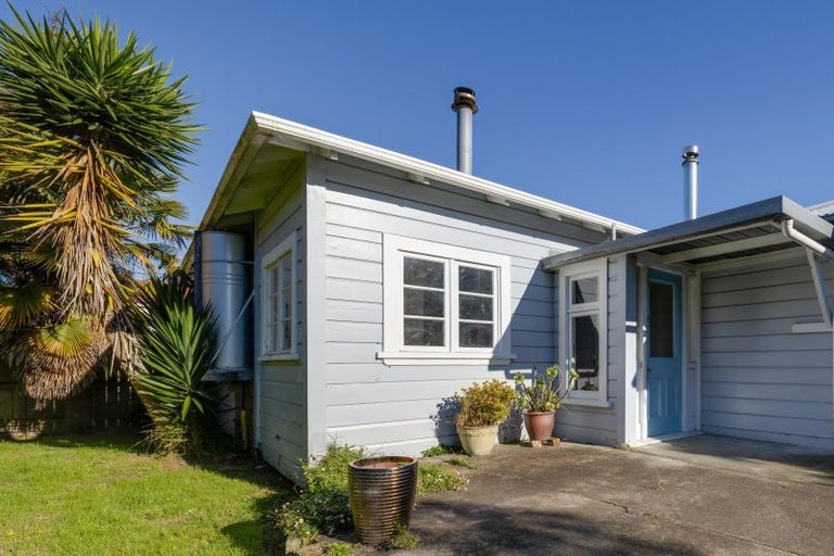 Photo of property in 11 Leyland Road, Te Awanga, 4102