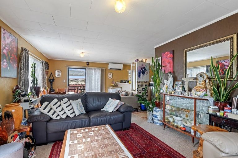 Photo of property in 40 Saint Annes Street, Levin, 5510