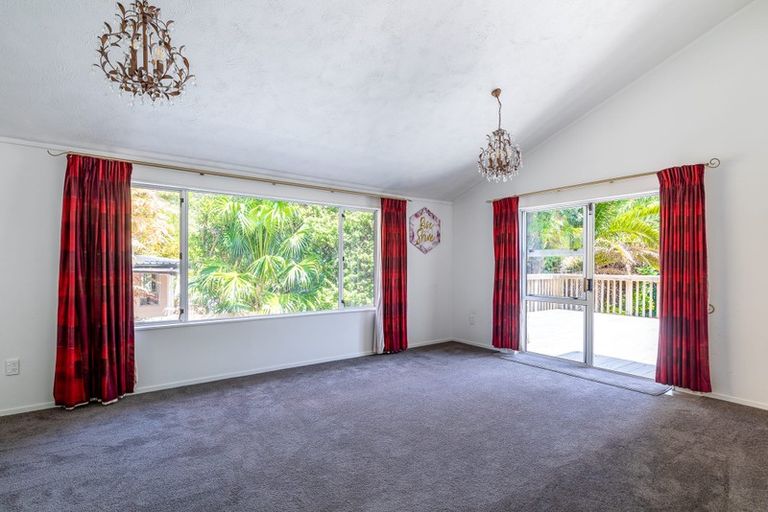 Photo of property in 103 Wirihana Road, Titirangi, Auckland, 0604