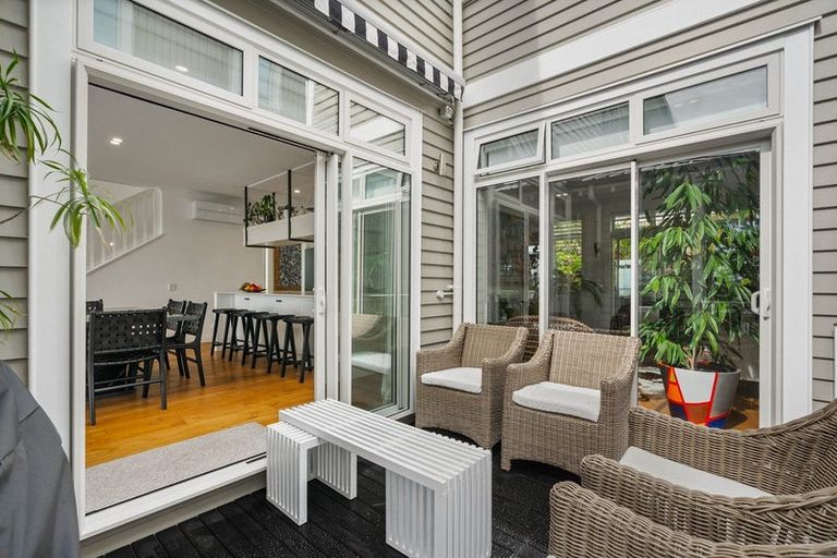 Photo of property in 15 Landmark Terrace, Orewa, 0931