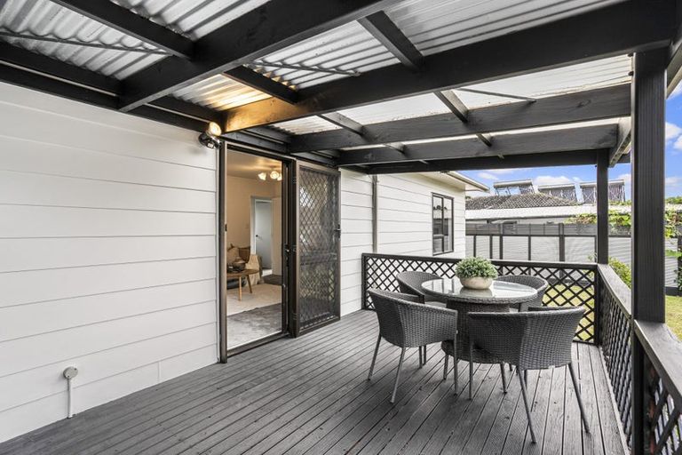 Photo of property in 2/23 Powrie Street, Glenfield, Auckland, 0629