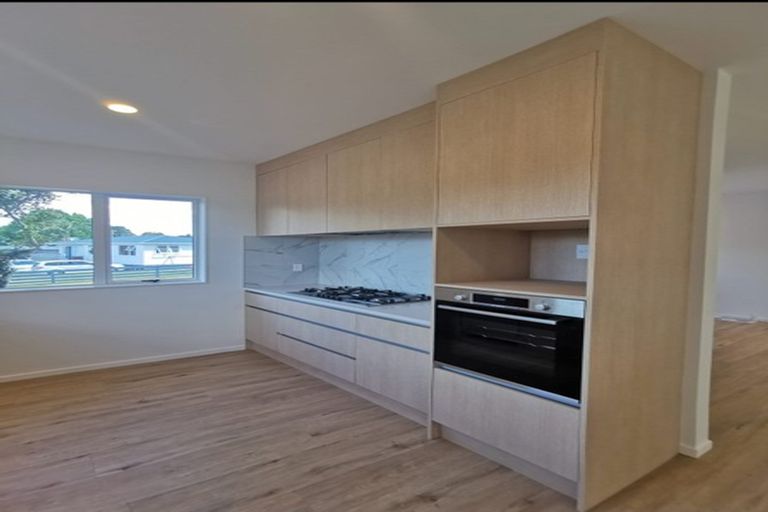 Photo of property in 1 Justin Place, Te Atatu Peninsula, Auckland, 0610