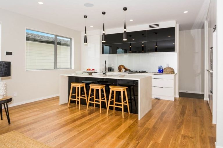 Photo of property in 19 Rangitoto Terrace, Milford, Auckland, 0620