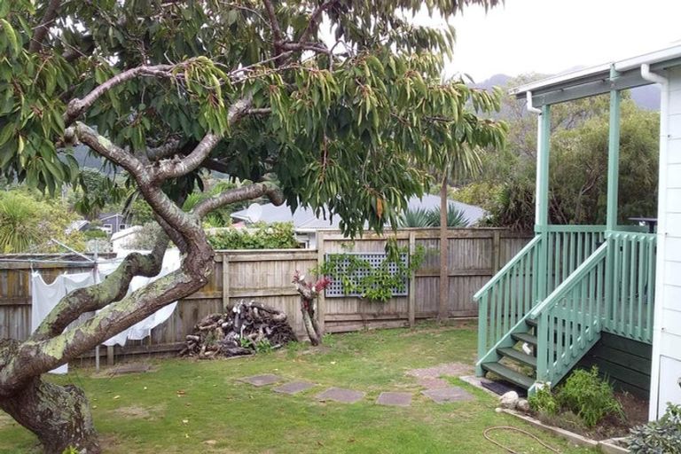 Photo of property in 4 Clarkes Crescent, Paekakariki, 5034