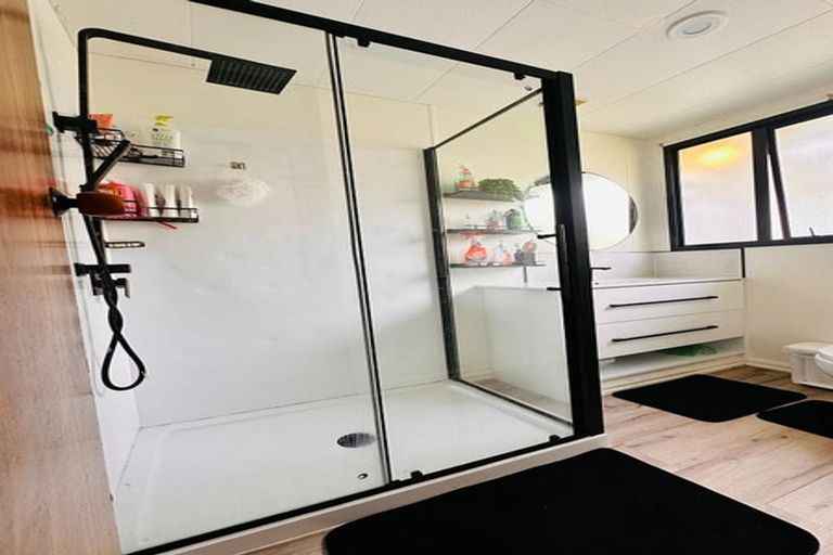 Photo of property in 1 Mcmanaway Grove, Stokes Valley, Lower Hutt, 5019