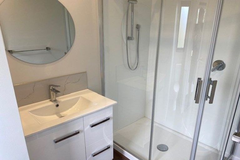 Photo of property in 2/12 Bradbury Road, Botany Downs, Auckland, 2010