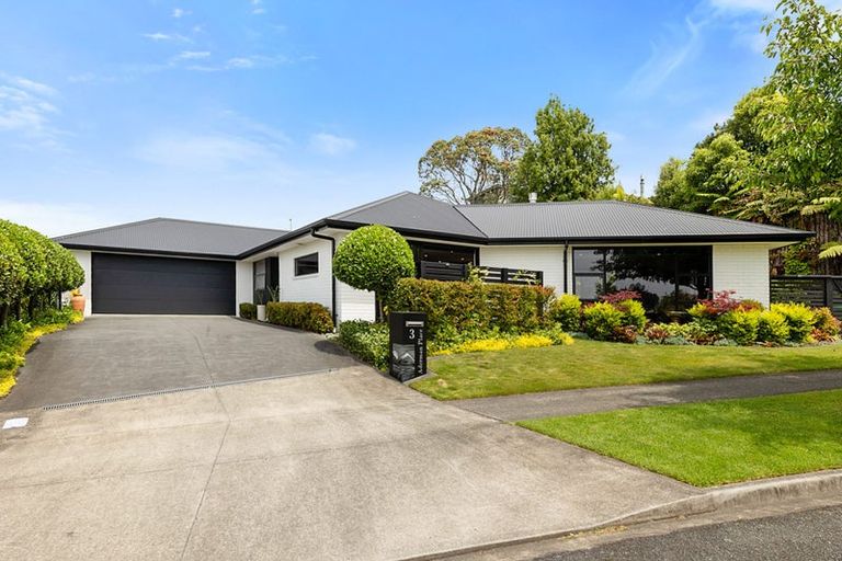 Photo of property in 3 Aderman Place, Hurworth, New Plymouth, 4310