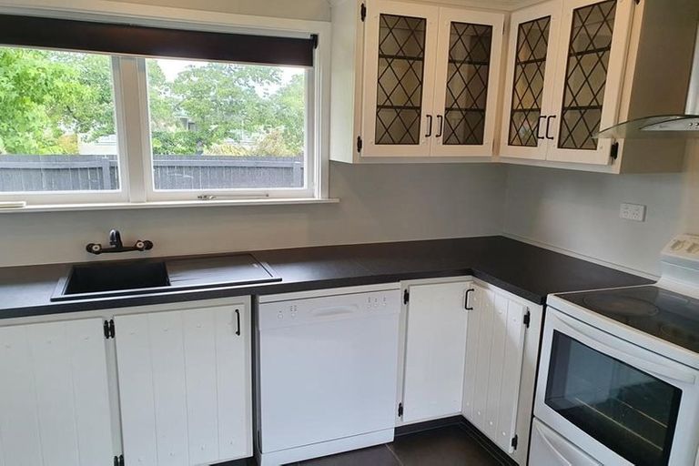 Photo of property in 1 Brookby Crescent, Avonhead, Christchurch, 8042