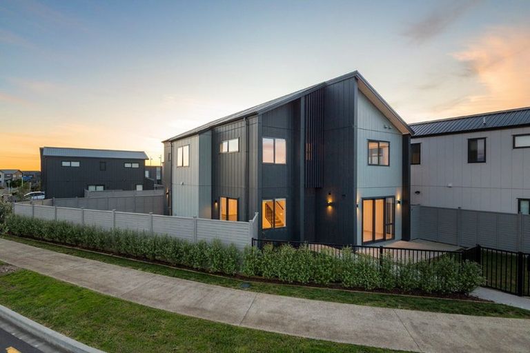 Photo of property in 32 Viridian Avenue, Rosehill, Papakura, 2113