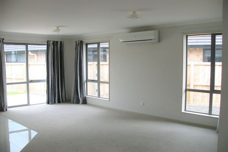 Photo of property in 20 Max Landing, Grandview Heights, Hamilton, 3200