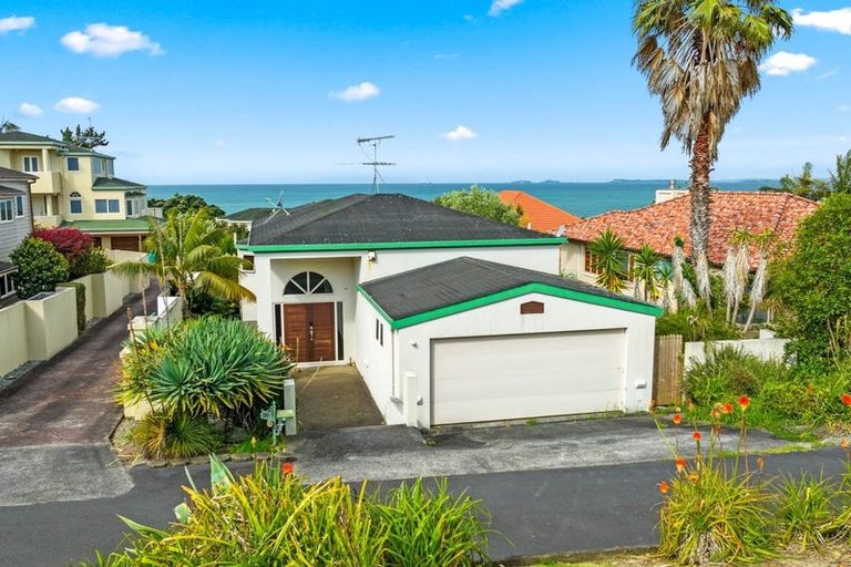 Photo of property in 42 Sharon Road, Waiake, Auckland, 0630