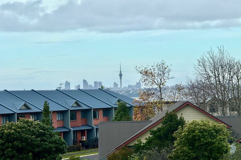 Photo of property in Bella Vista, 2d/84 Gunner Drive, Te Atatu Peninsula, Auckland, 0610