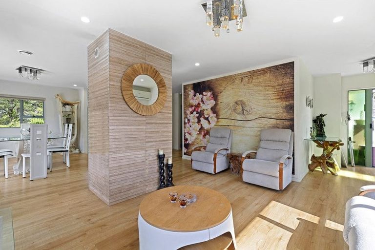 Photo of property in 3 Lincoln Close, Northcross, Auckland, 0630