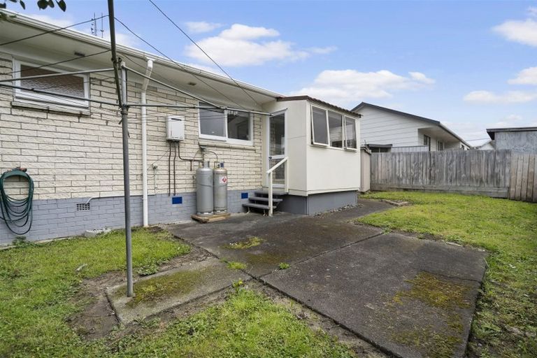 Photo of property in 1/13 Wykeham Place, Glenfield, Auckland, 0629