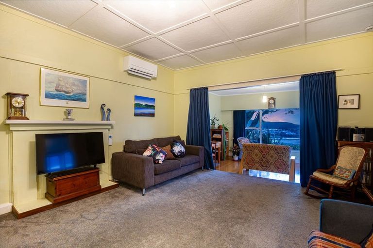 Photo of property in 61 Bayview Road, Paremata, Porirua, 5024