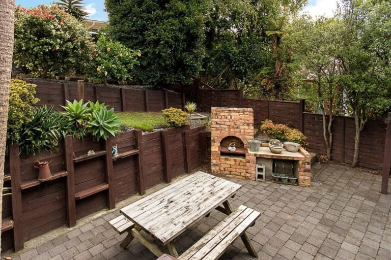 Photo of property in 10 Len Brown Place, Pukekohe, 2120