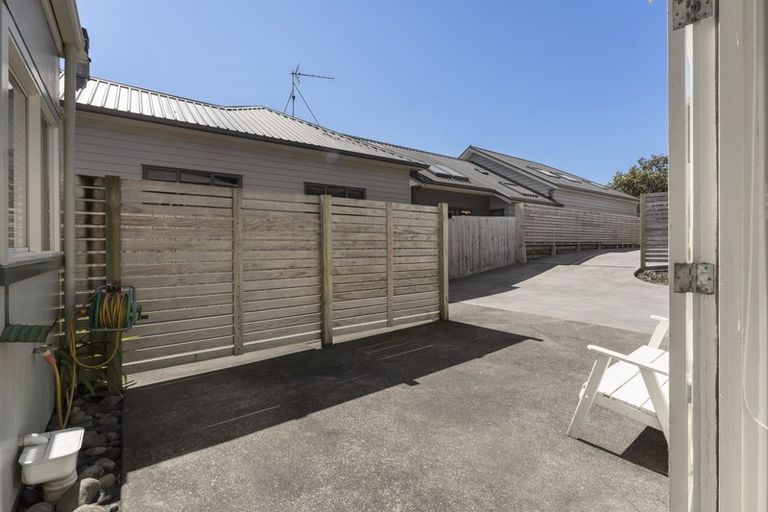 Photo of property in 160 Molesworth Street, New Plymouth, 4312
