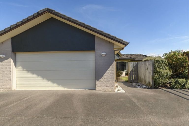Photo of property in 56 Oriental Parade, Papamoa Beach, Papamoa, 3118