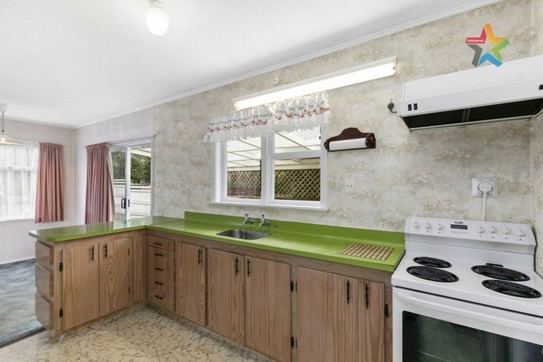 Photo of property in 18 Lowry Crescent, Stokes Valley, Lower Hutt, 5019