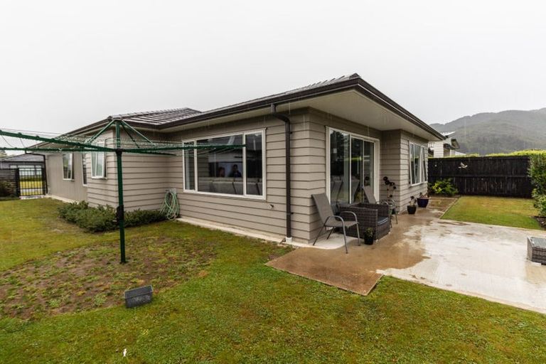 Photo of property in 51 Grovedale Square, Wainuiomata, Lower Hutt, 5014