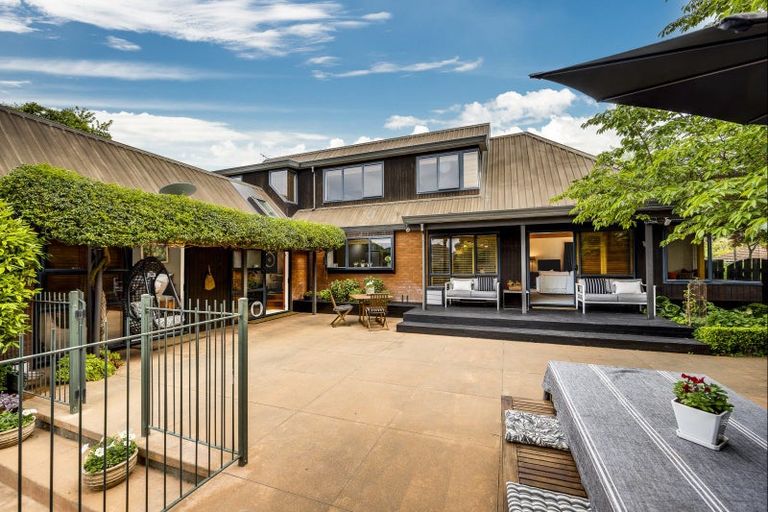 Photo of property in 5a Tauroa Road, Havelock North, 4130