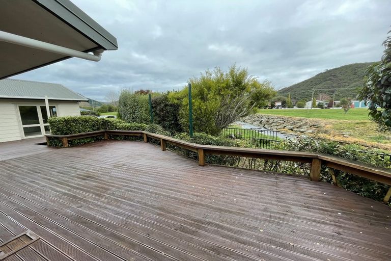 Photo of property in 21 Captains Close, Waikawa, Picton, 7220