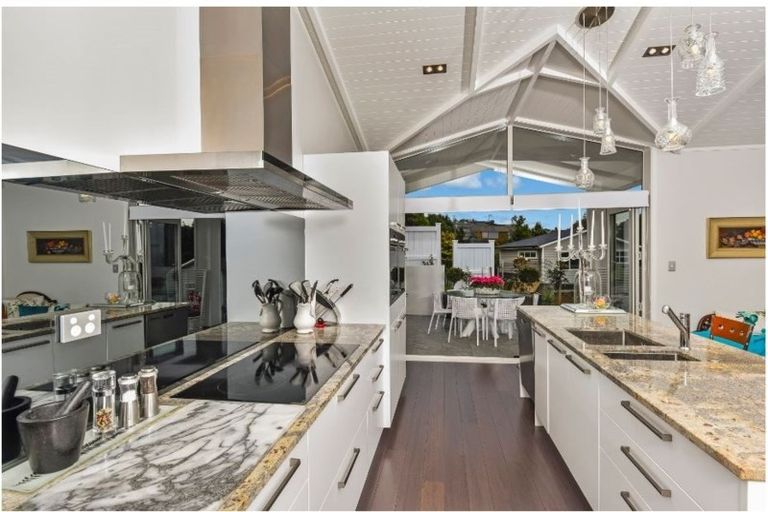 Photo of property in 5 Ti Tree Lane, Stanmore Bay, Whangaparaoa, 0932