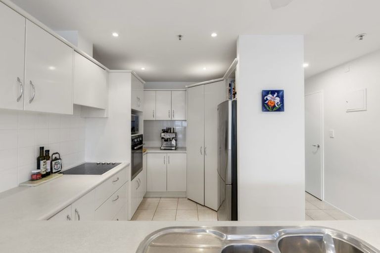 Photo of property in 4h/175 Hurstmere Road, Takapuna, Auckland, 0622