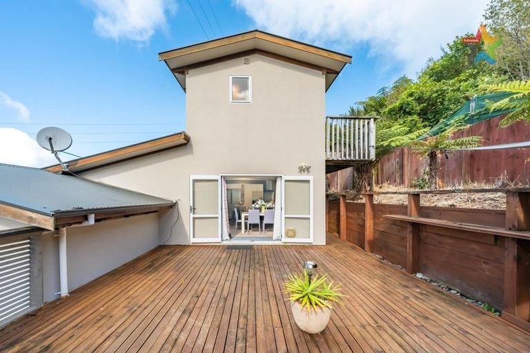Photo of property in 2/150 Tirohanga Road, Tirohanga, Lower Hutt, 5010