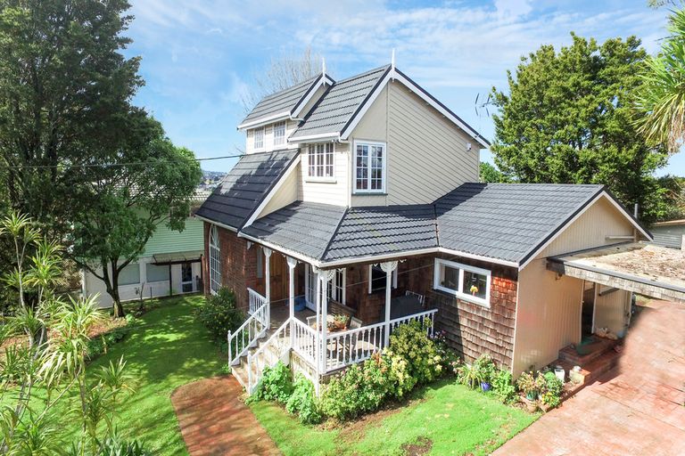 Photo of property in 52 Golf Road, New Lynn, Auckland, 0600