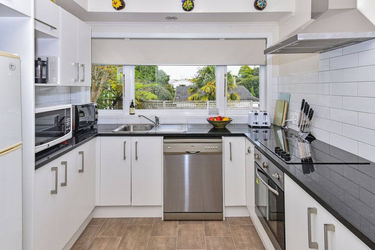 Photo of property in 5a Scotts Road, Manurewa East, Auckland, 2102