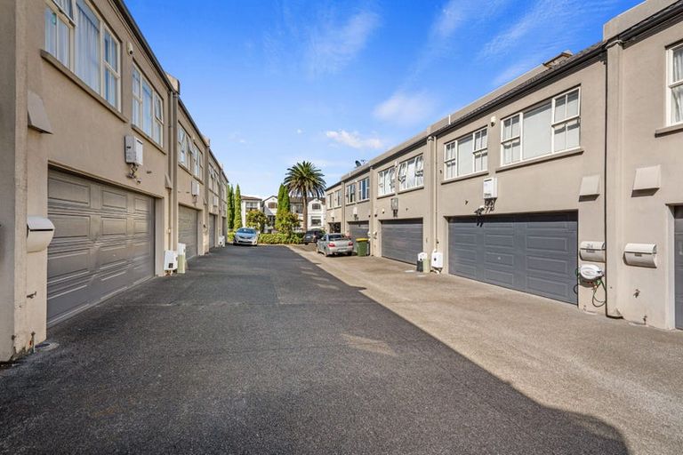 Photo of property in 24 Leneford Drive, East Tamaki, Auckland, 2013