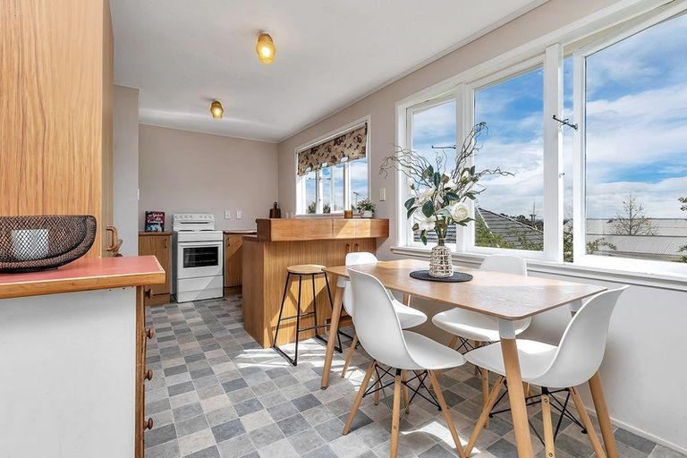 Photo of property in 1/25 Peach Road, Glenfield, Auckland, 0629