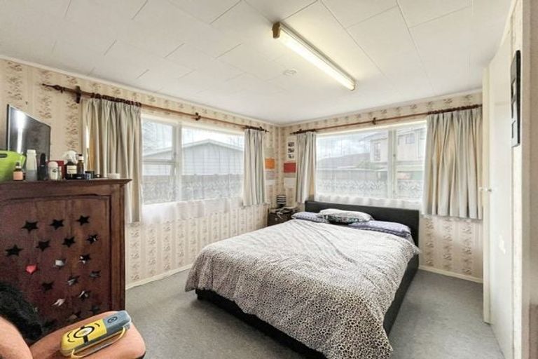 Photo of property in 33 Suzanne Grove, Kelvin Grove, Palmerston North, 4414