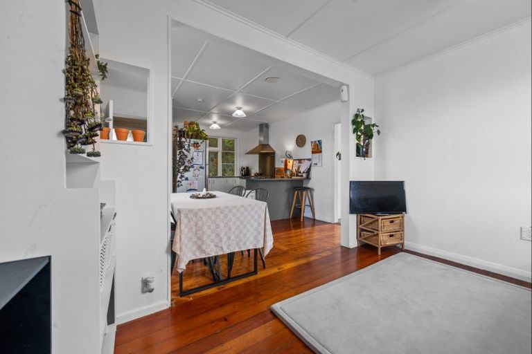 Photo of property in 132 Pioneer Road, Moturoa, New Plymouth, 4310