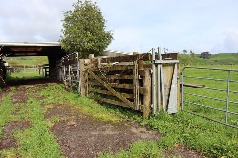 Photo of property in 1060 Mountain Road, Waiongana, Inglewood, 4389