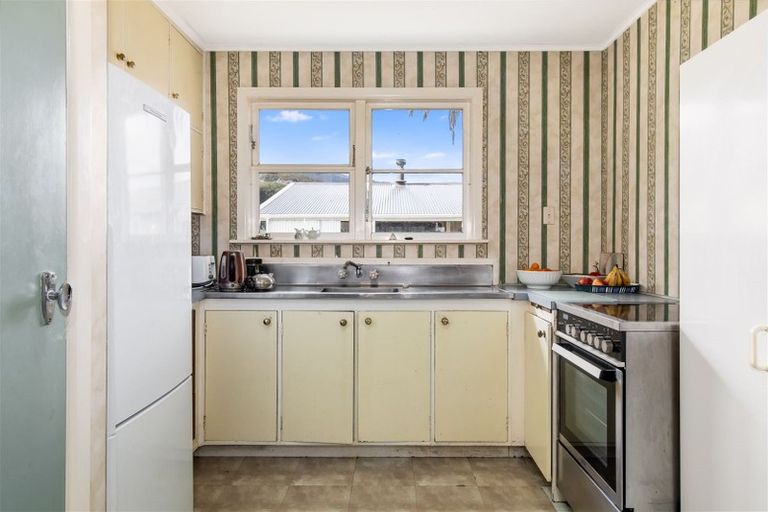 Photo of property in 41 Parenga Street, Wainuiomata, Lower Hutt, 5014