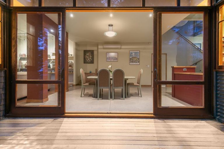 Photo of property in 318 Forest Road, Waiatarua, Auckland, 0612