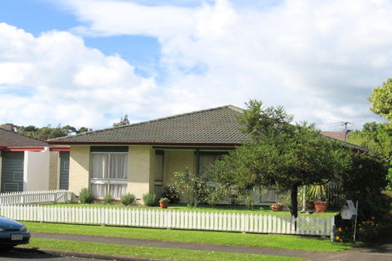 Photo of property in 2/2 Mirrabooka Avenue, Botany Downs, Auckland, 2010