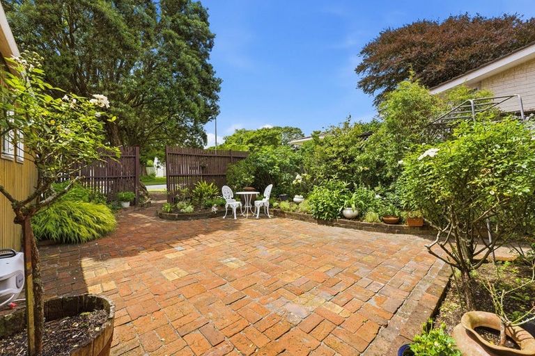 Photo of property in 5 Magnolia Drive, Westown, New Plymouth, 4310