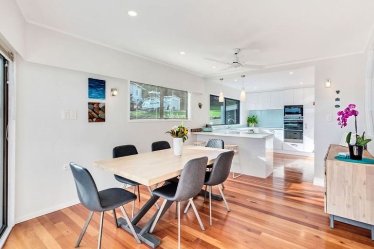 Photo of property in 10 Ardern Avenue, Stanmore Bay, Whangaparaoa, 0932