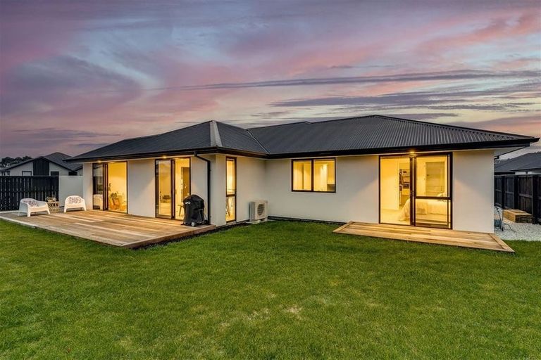 Photo of property in 12 Muirhill Street, Halswell, Christchurch, 8025