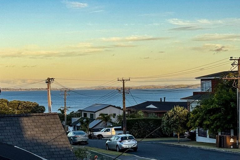 Photo of property in 1/18 Ridge Road, Waiake, Auckland, 0630